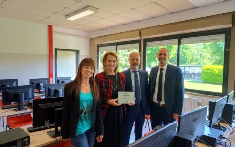 Lingue e digitale: inaugurato il nuovo laboratorio del “Bachelet”