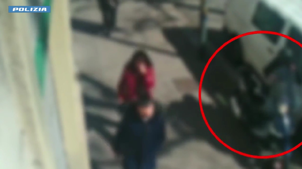 Strappa dal polso un Patek Philippe da 250mila euro e scappa, arrestato