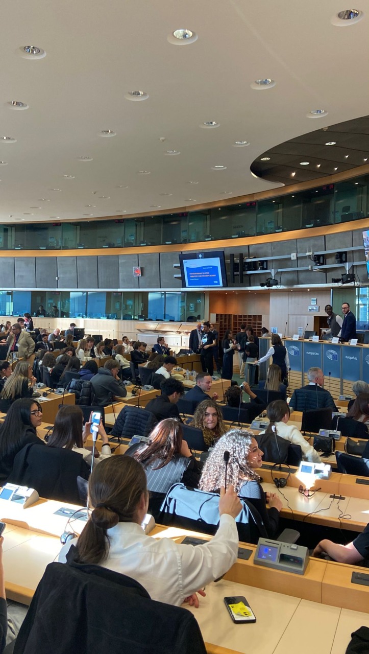 Studenti del Bernocchi a Bruxelles per i diritti dei migranti