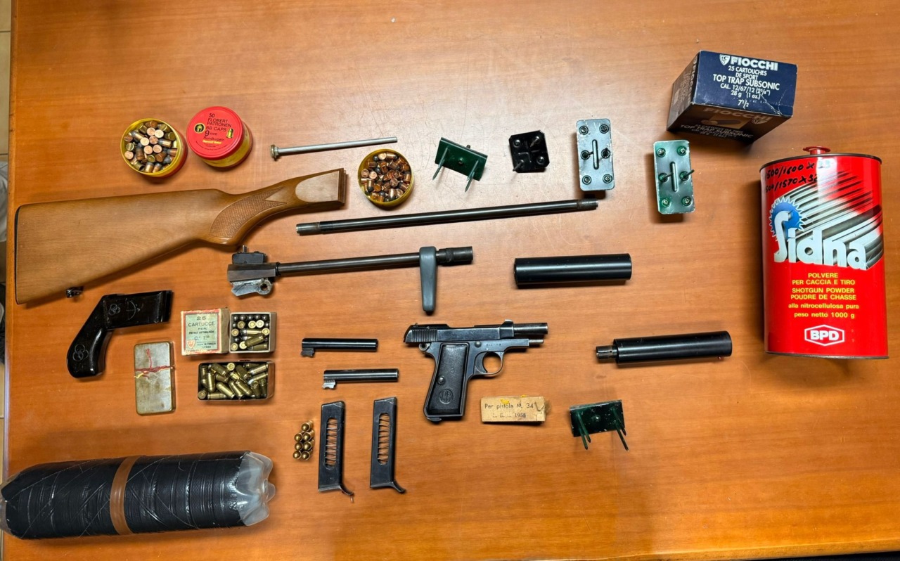 Pistola costruita artigianalmente e non denunciata, 76enne arrestato