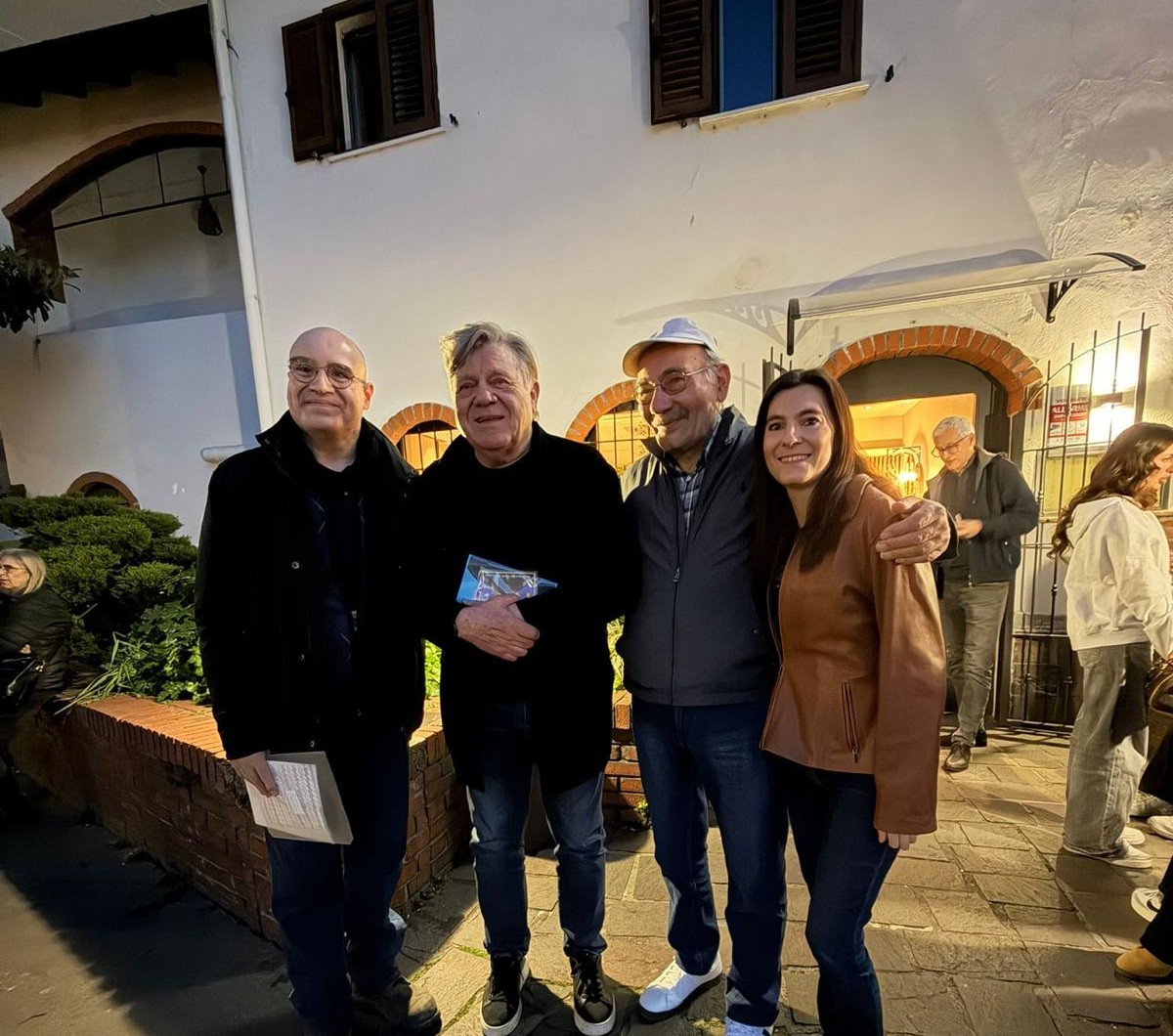 La scrittrice Marcela Rodríguez ricordata  da Beppe Carletti  dei Nomadi