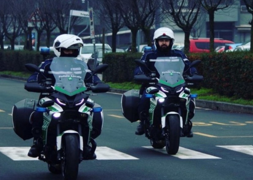 Contromano sulla statale 494: fermato dai “falchi” un 24enne