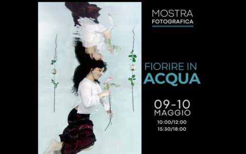 “Fiorire in acqua”: la femminilità senza gravità negli scatti di Chinello
