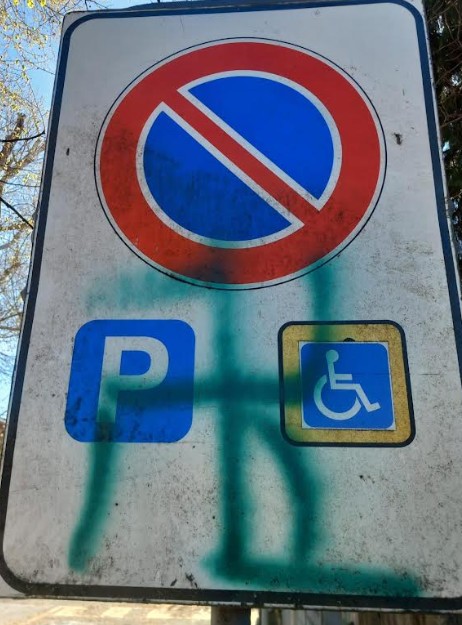 Barbaiana imbrattata  con disegni e svastiche: scatta la caccia agli autori