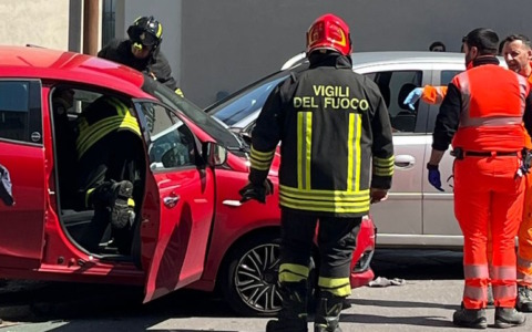 Incidente tra due auto, arriva anche l’elisoccorso