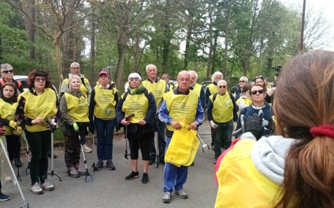 Quasi cento cittadini nella pineta dell’ex ospedale di Garbagnate per la Giornata del Verde Pulito