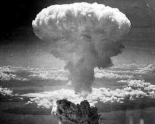 “Sopravvivere alla bomba atomica” in mostra in biblioteca