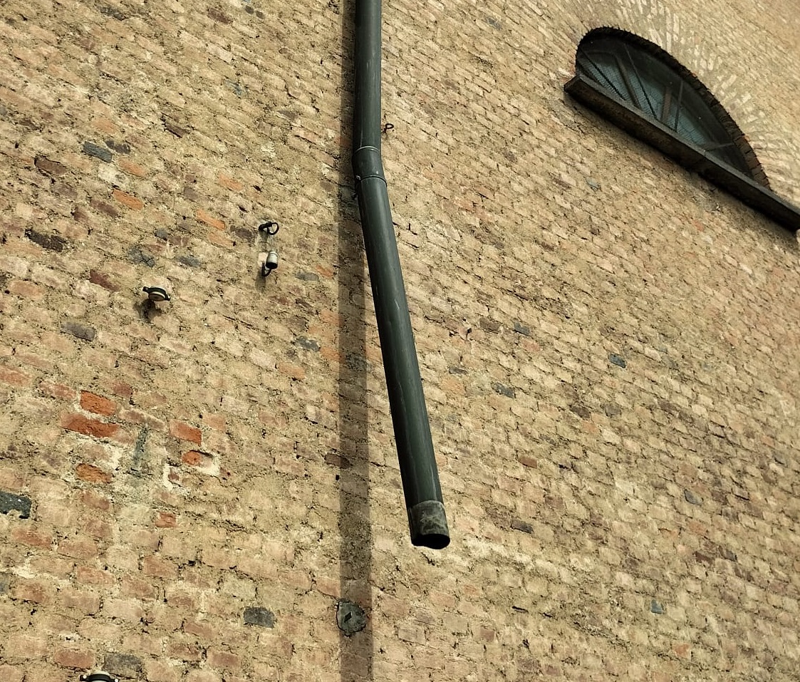 Rubati alcuni pluviali di rame della chiesa parrocchiale