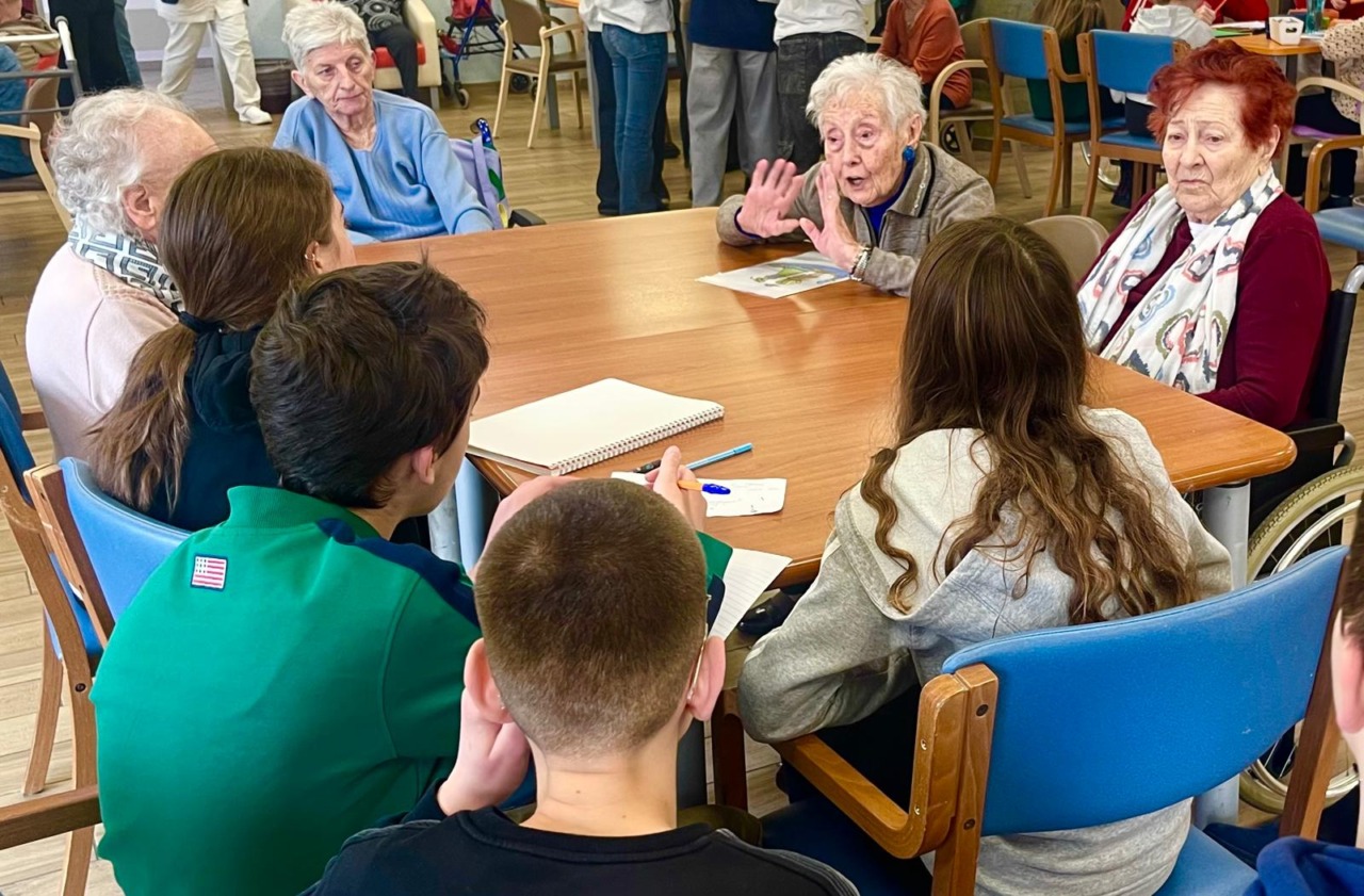 «Dialogo tra generazioni» tra gli alunni di seconda media e gli anziani in rsa