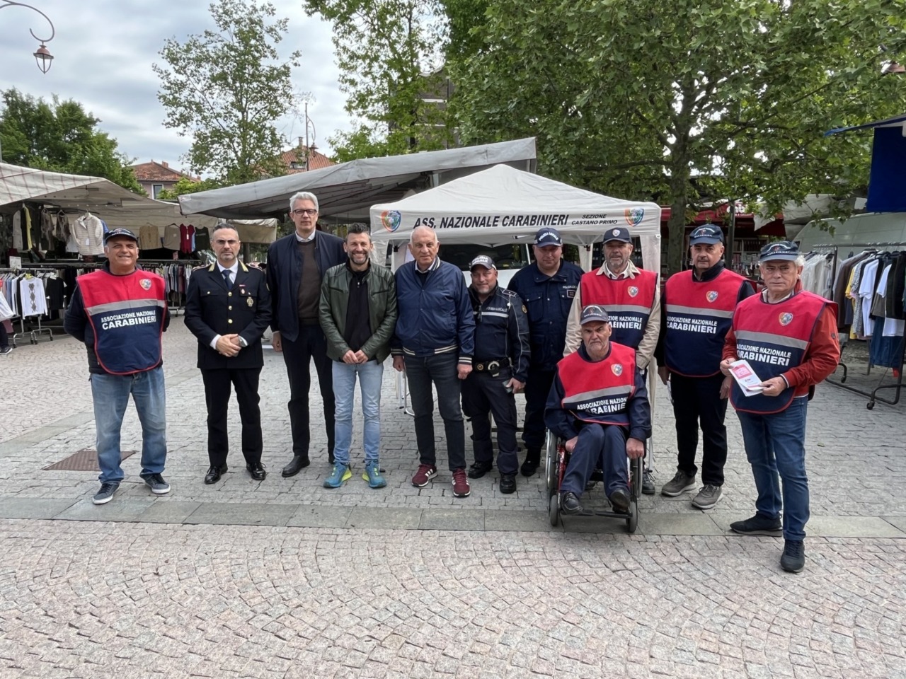 Associazione Nazionale Carabinieri al mercato contro le truffe