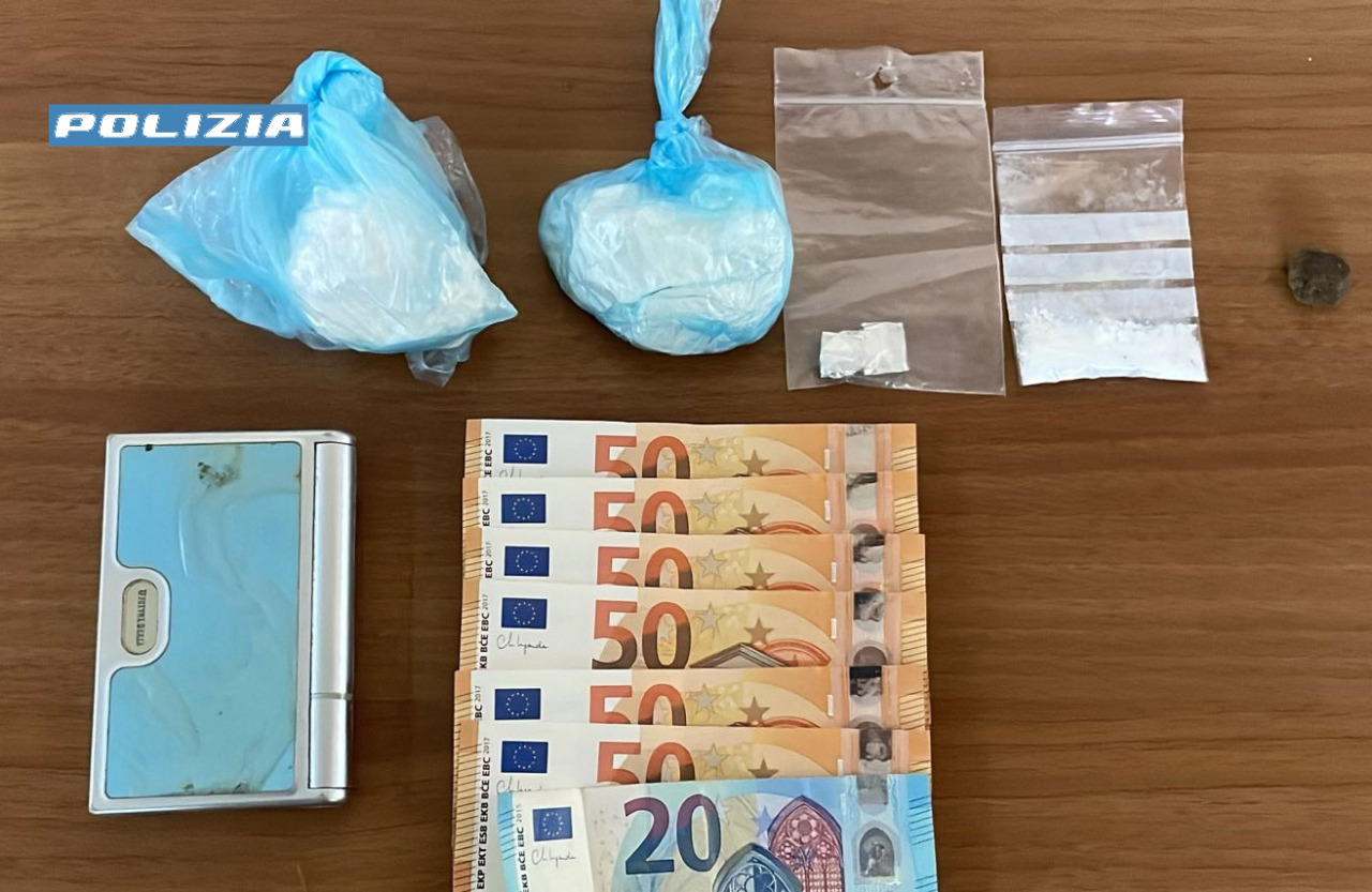 Nasconde droga nella casa del collega