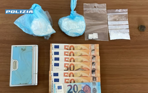 Nasconde droga nella casa del collega