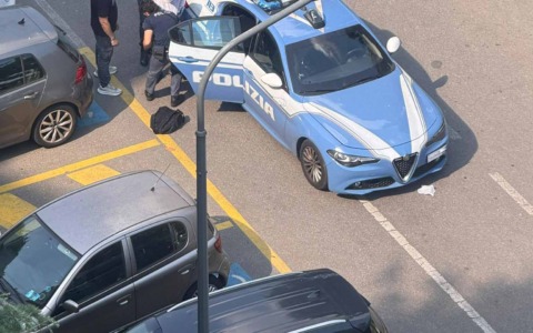 Rubano il bancomat a due anziane e tentano di prelevare