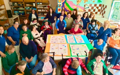 La primavera sboccia al Cdd “Il Passero” con un laboratorio di acquerello