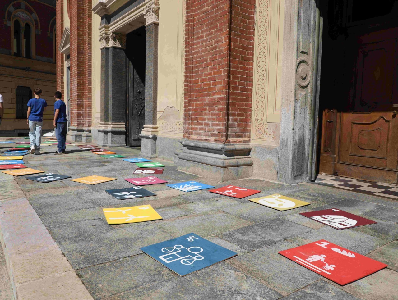 Gli studenti dell’Ima costruiscono il "nuovo paradiso" della pace ispirandosi a Pistoletto