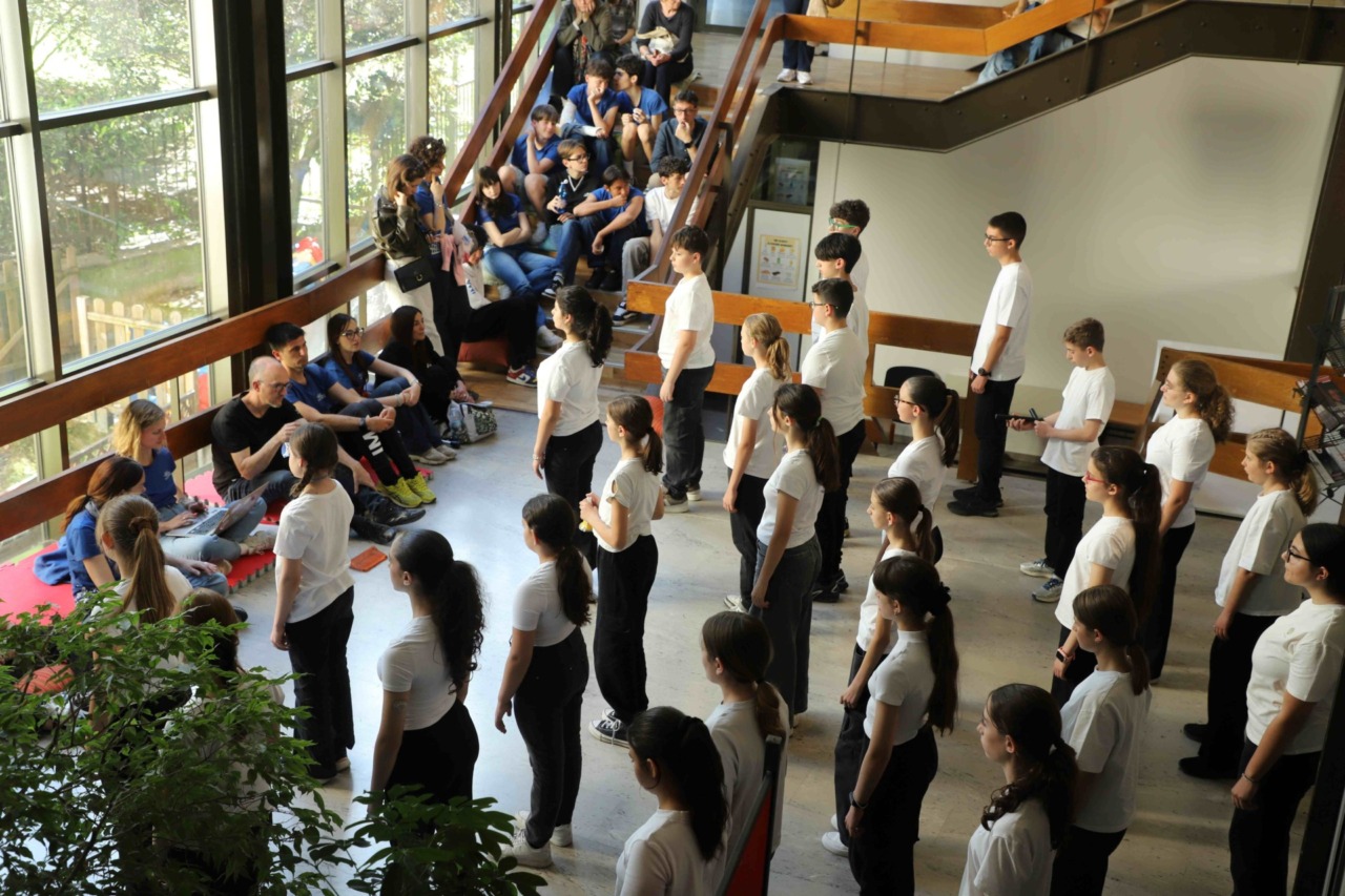 Gli studenti dell’Ima costruiscono il "nuovo paradiso" della pace ispirandosi a Pistoletto