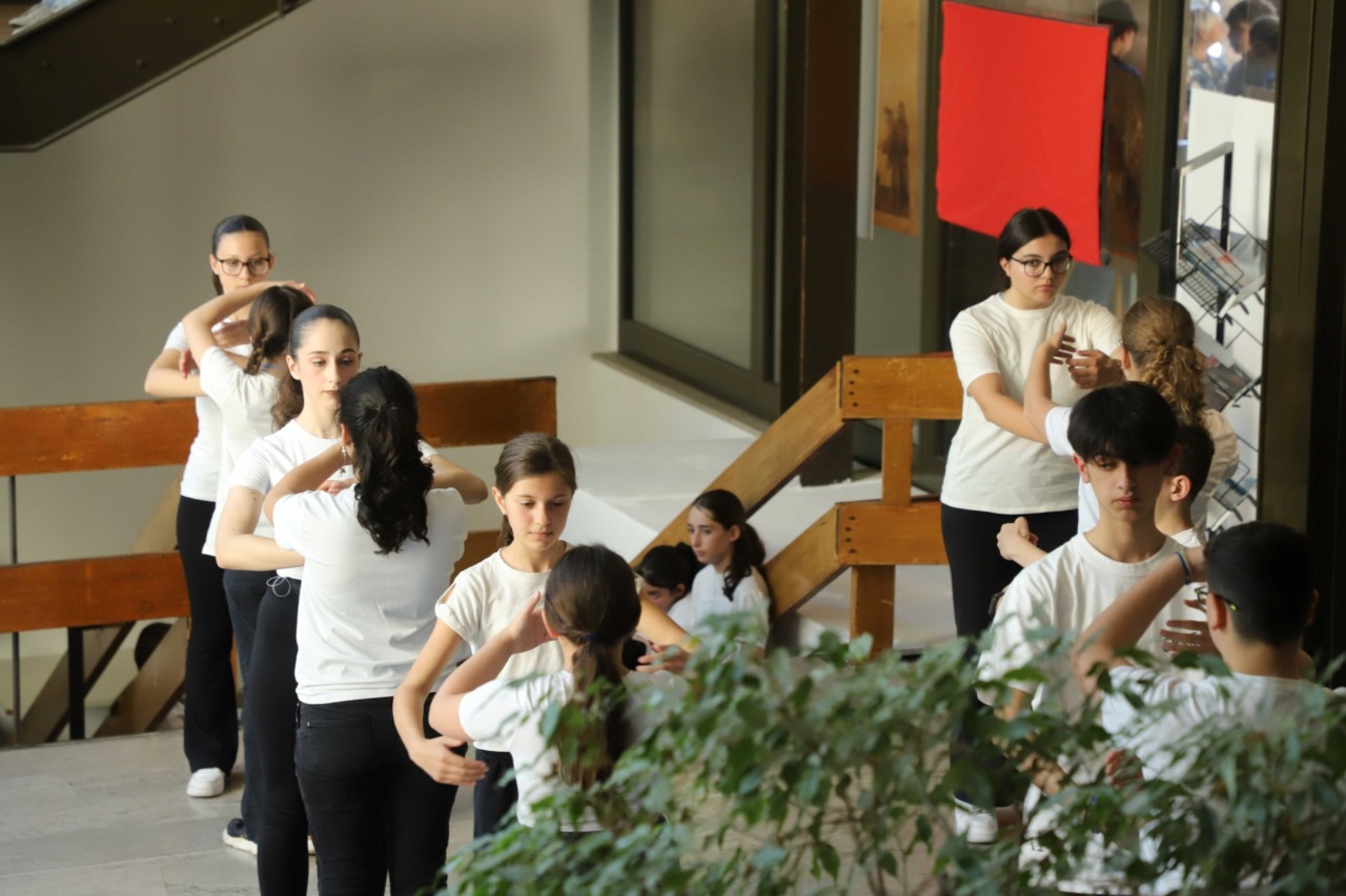 Gli studenti dell’Ima costruiscono il "nuovo paradiso" della pace ispirandosi a Pistoletto