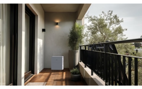 Kit fotovoltaico da balcone: la soluzione per ridurre la bolletta con SENEC