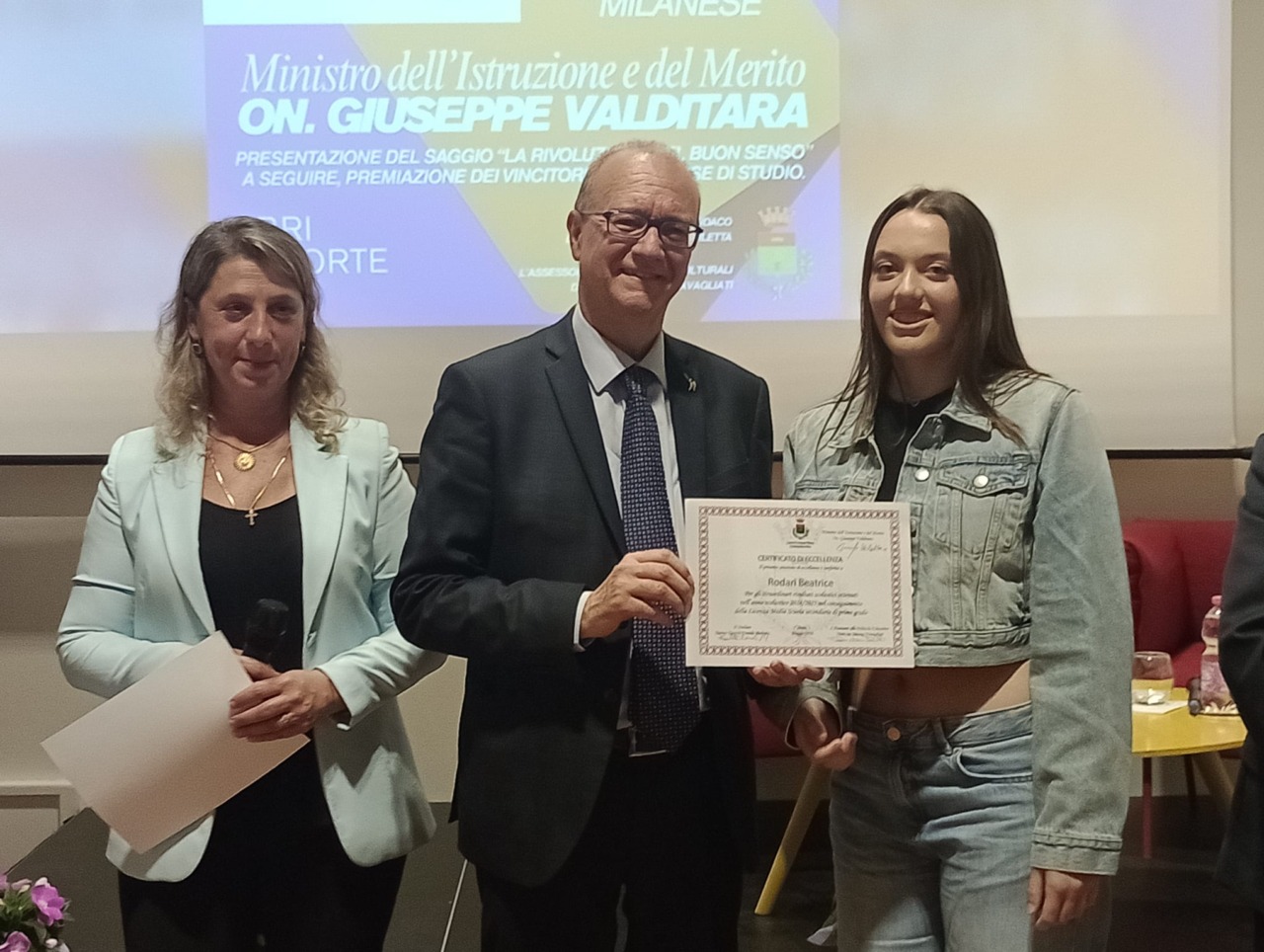 Il ministro Giueppe Valditara premia i migliori studenti di Garbagnate