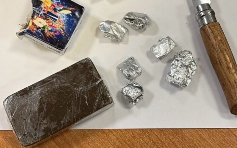 Diciannovenne arrestato per spaccio dopo un inseguimento a piedi in centro