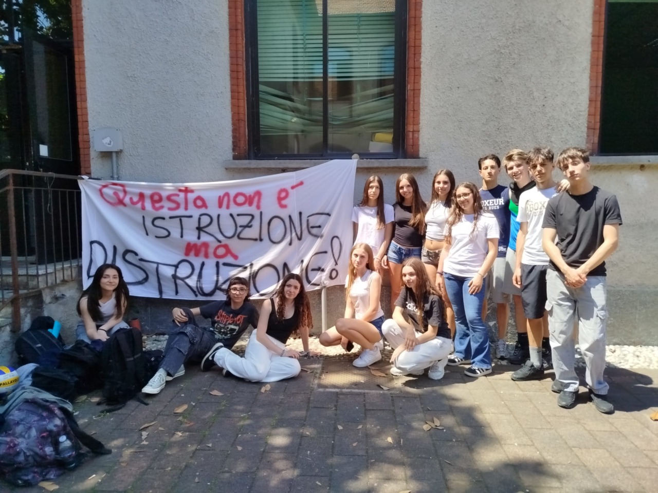 Una classe spezzata in due: al Quasimodo è sciopero