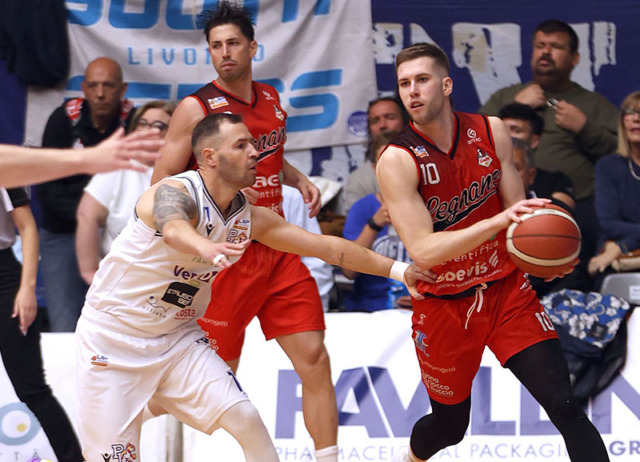 Livorno vince gara 1 playoff contro Legnano