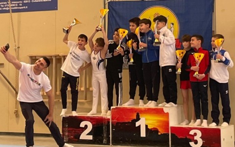 Perseverant vola in finale