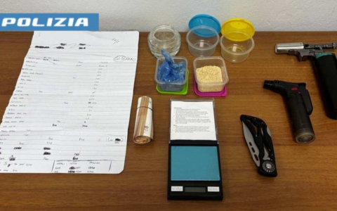 Al controllo alla barriera dell’A8 spunta il kit dello spaccio: pusher arrestato