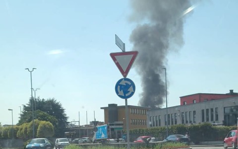 Incendio alla ricicleria Amsa di Muggiano