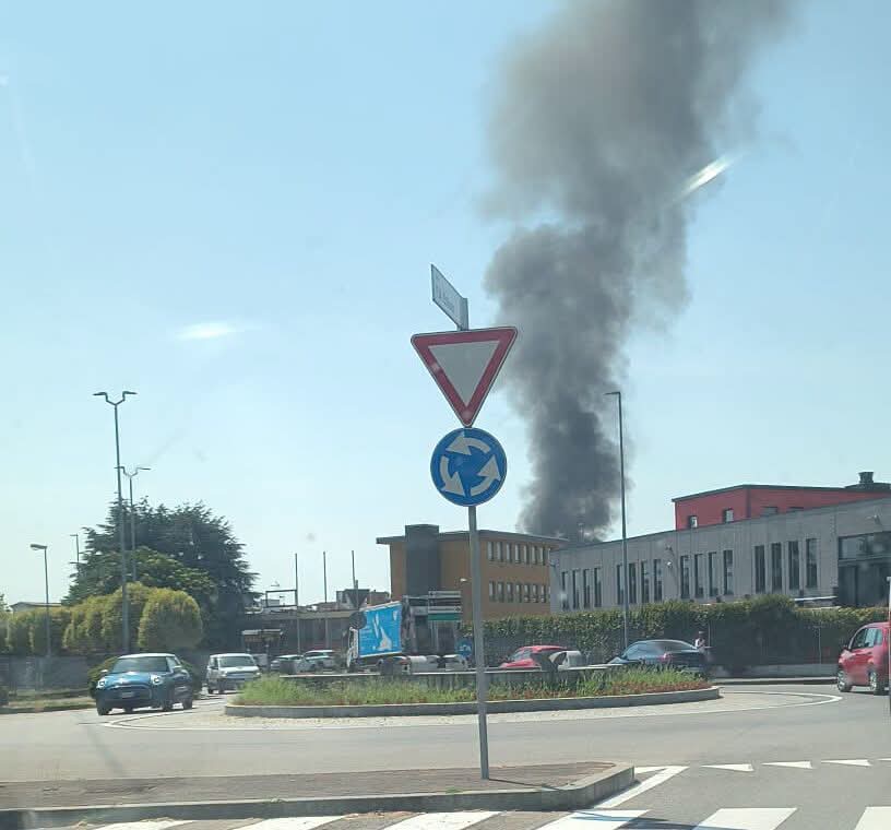 Incendio alla ricicleria Amsa di Muggiano