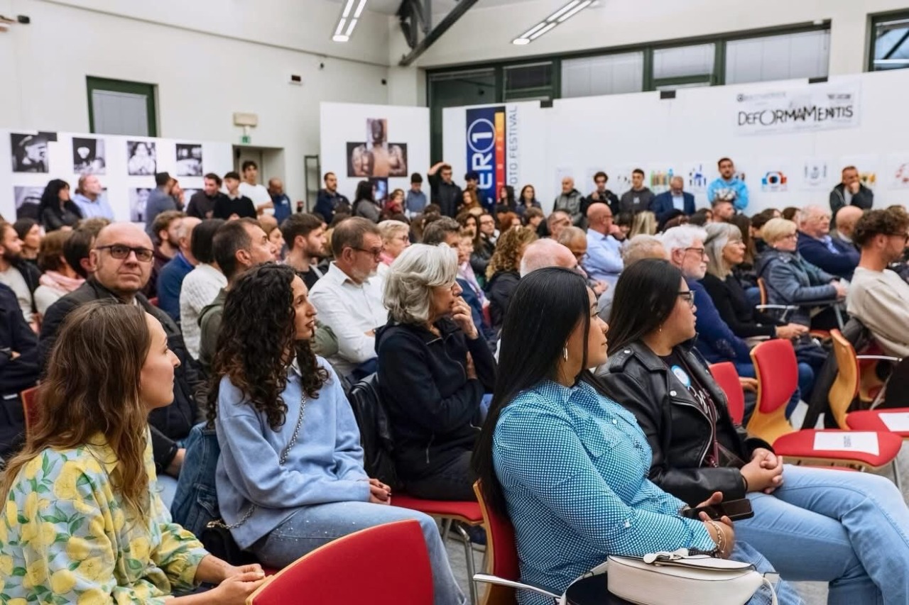 Inver1 Photo Fest chiude con il pieno di pubblico e una lezione di fotografia sul mondo