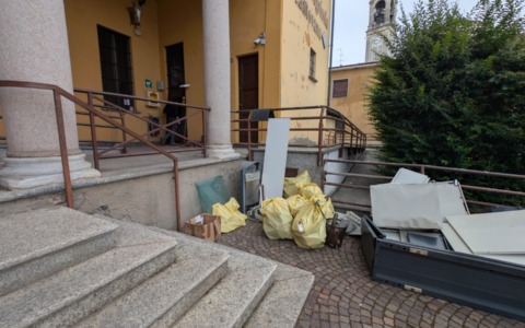 Assalto al bancomat con l’esplosivo: ladri in fuga col bottino