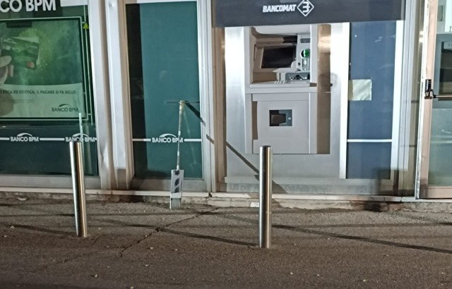 Bancomat Arese esplosione