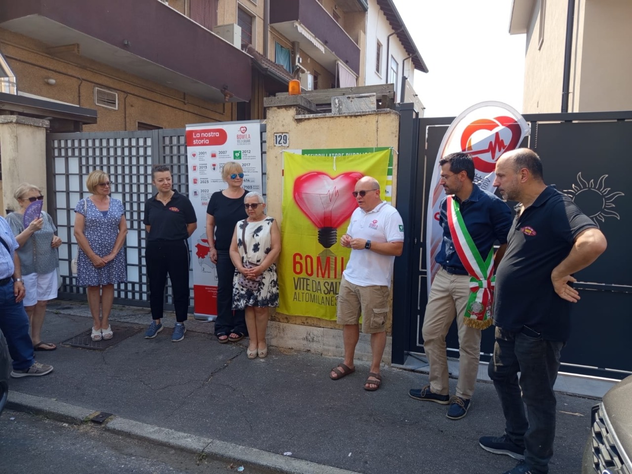 Inaugurati due nuovi defibrillatori pubblici: uno è dedicato a “Teto”