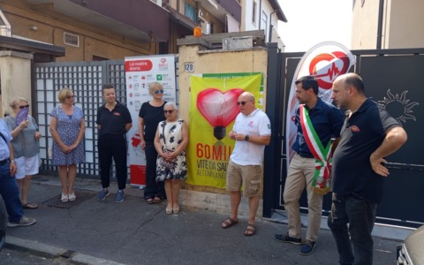Inaugurati due nuovi defibrillatori pubblici: uno è dedicato a “Teto”