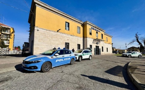 Controlli alla stazione: guidava un’auto rubata, denunciato