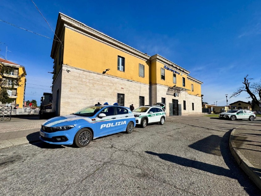 Controlli alla stazione: guidava un’auto rubata, denunciato
