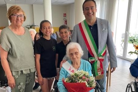 Ida Novaro ha compiuto 100 anni, grande festa col sindaco