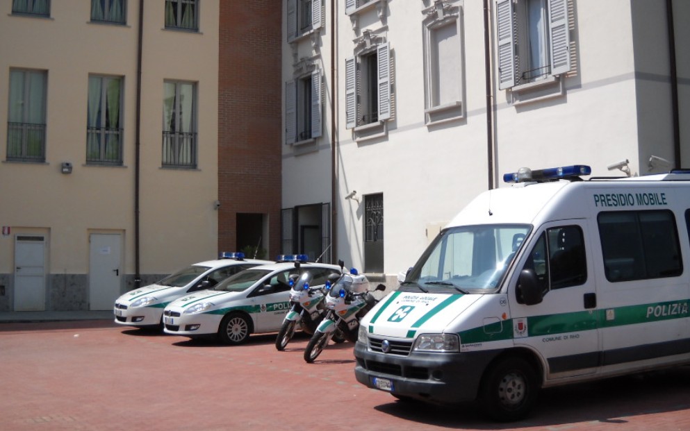 Dramma al Comando della Polizia Locale di Rho, agente inizia il servizio e si toglie la vita