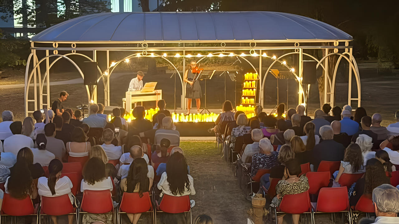 "Musica a lume di candela", il debutto conquista il pubblico
