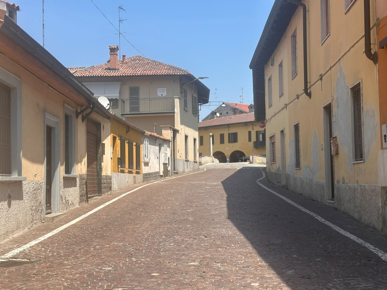 Via 25 Aprile chiusa al traffico veicolare