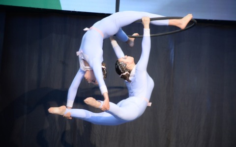 Dalla Lombardia al tetto d’Italia: Rebecca e Chiara campionesse nazionali di danza aerea