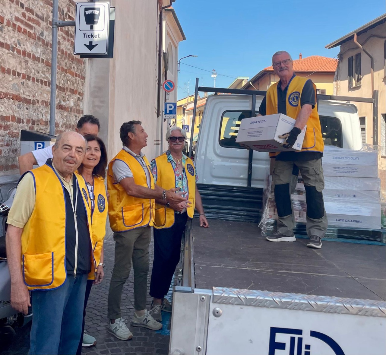 Spesa solidale, aiuti alle Caritas di Legnano e Castano