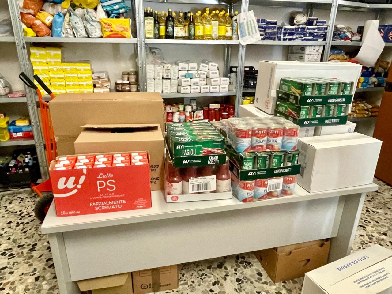 Spesa solidale, aiuti alle Caritas di Legnano e Castano