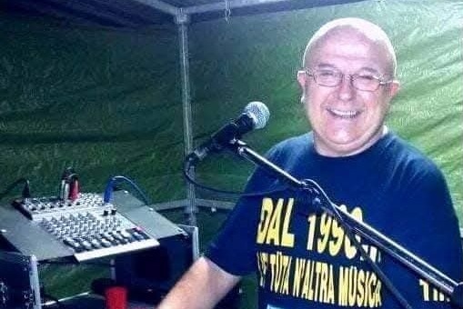Addio a TinoMusic, il cantante che trasformava ogni serata in una festa