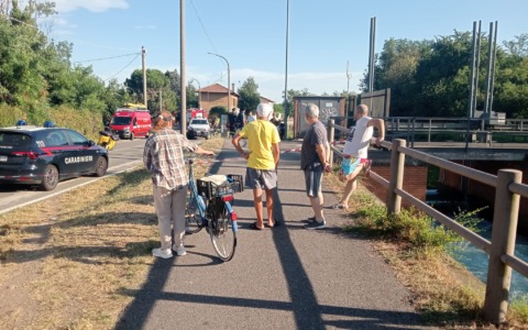 Si tuffa nel Villoresi e non riemerge: morto un 25enne