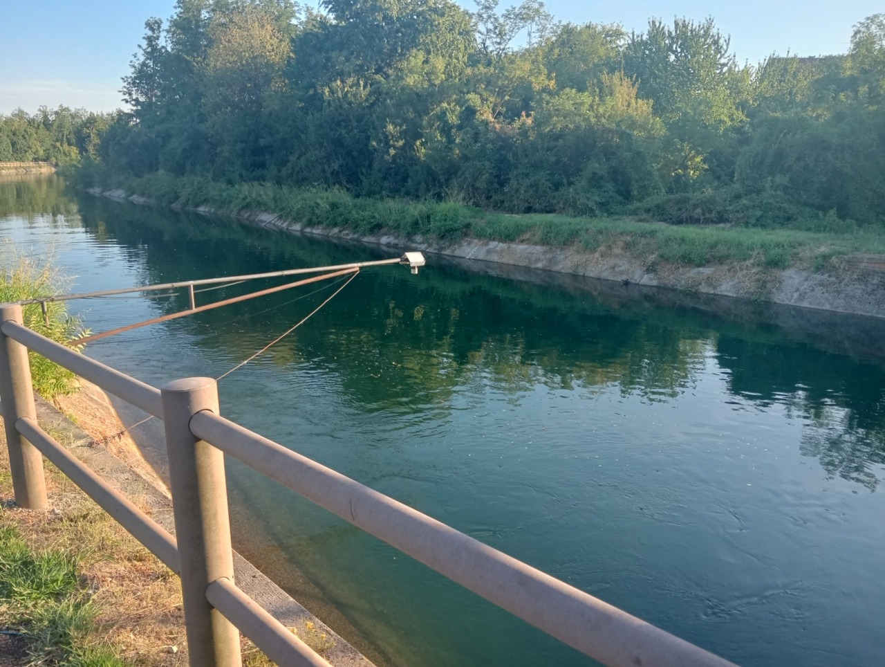 Si tuffa nel Villoresi e non riemerge: morto un 25enne