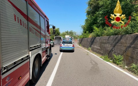 Schianto tra una moto e un furgone: morto un 31enne