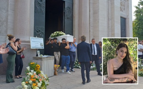 Parabiago si ferma per l’ultimo saluto ad Alessandra Viscomi