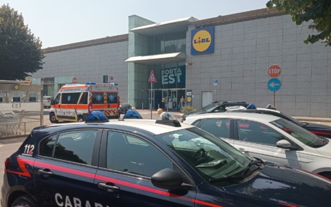 Rapina alla gioielleria del Rho Center, malviventi in fuga coi preziosi
